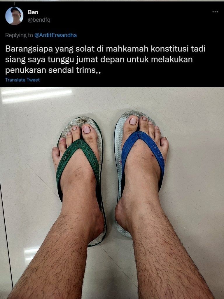 Potret Kocak Saat Kehilangan Sandal Saat Jumatan Ini Auto Ngakak